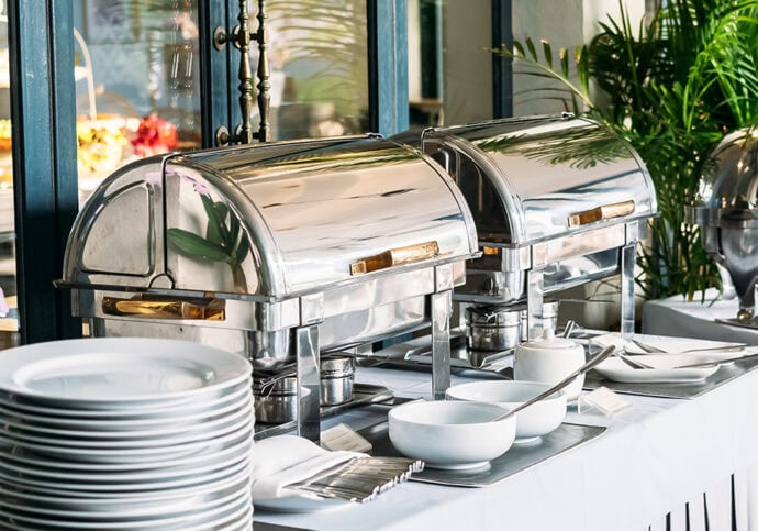 Allestimento buffet hotel e B&B: 10 accessori must