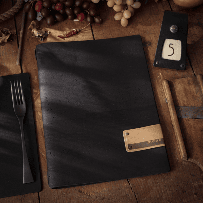 Porta menu sughero nero etichetta patch a4 solo elastico